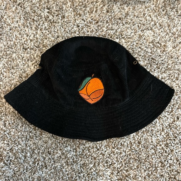bucket hat - Picture 1 of 3